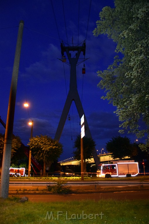 Koelner Seilbahn Gondel blieb haengen Koeln Linksrheinisch P842.JPG - Miklos Laubert